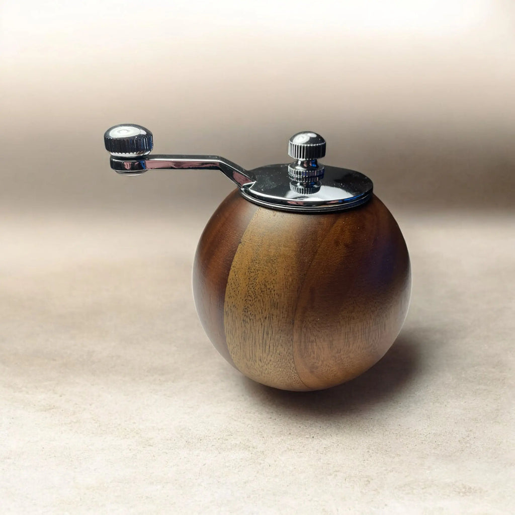 Rund pepperkvern i tre – Elegant krydderkvern med naturlig finish Epoxy-Crafts